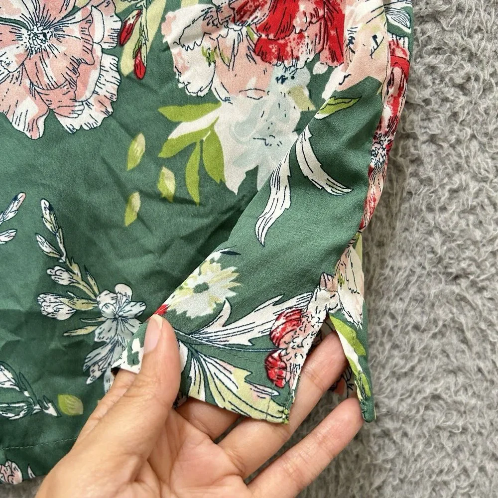Cupcakes And Cashmere Pajama Top Womens Medium Green‎ Floral Silky Button Up